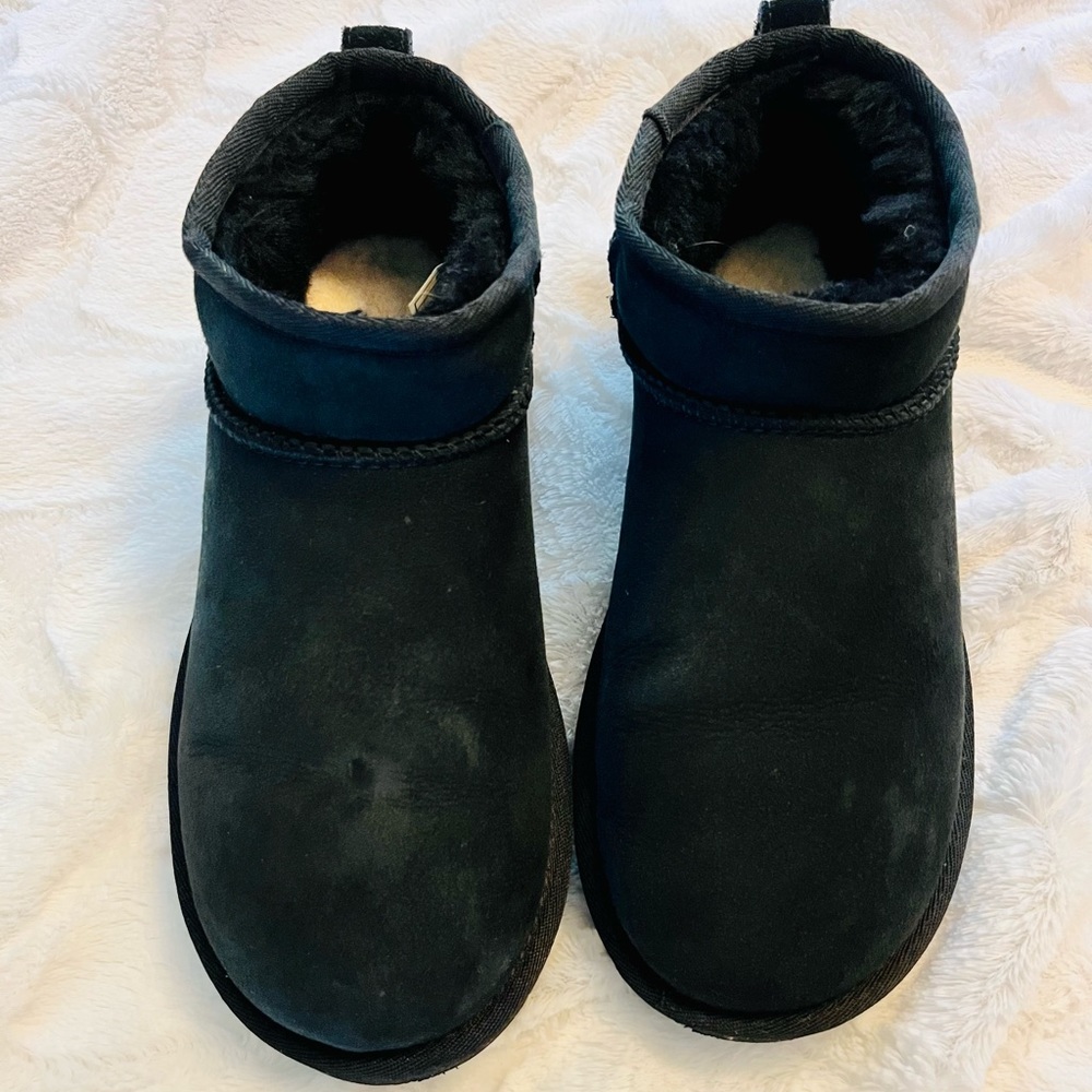 UGG CLASSIC MINI II BLACK BOOTS
